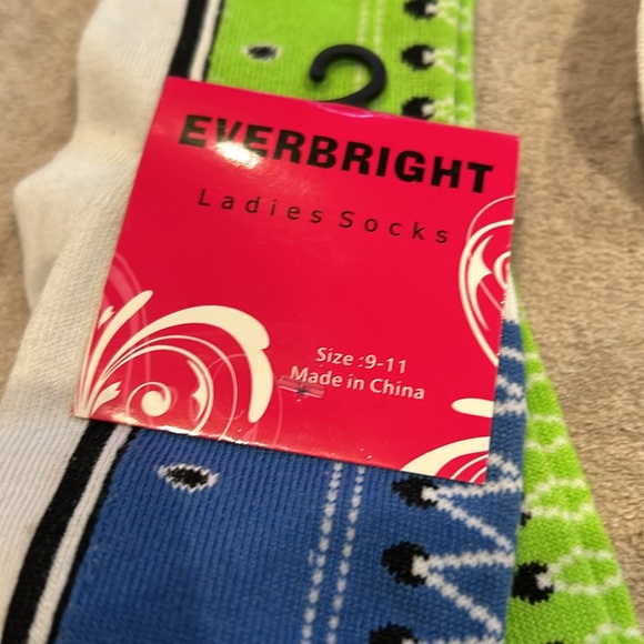 NWT. Converse Sneaker Socks Set of three. Fits shoe size 4-10 (sock size 9-11). - Picture 2 of 4